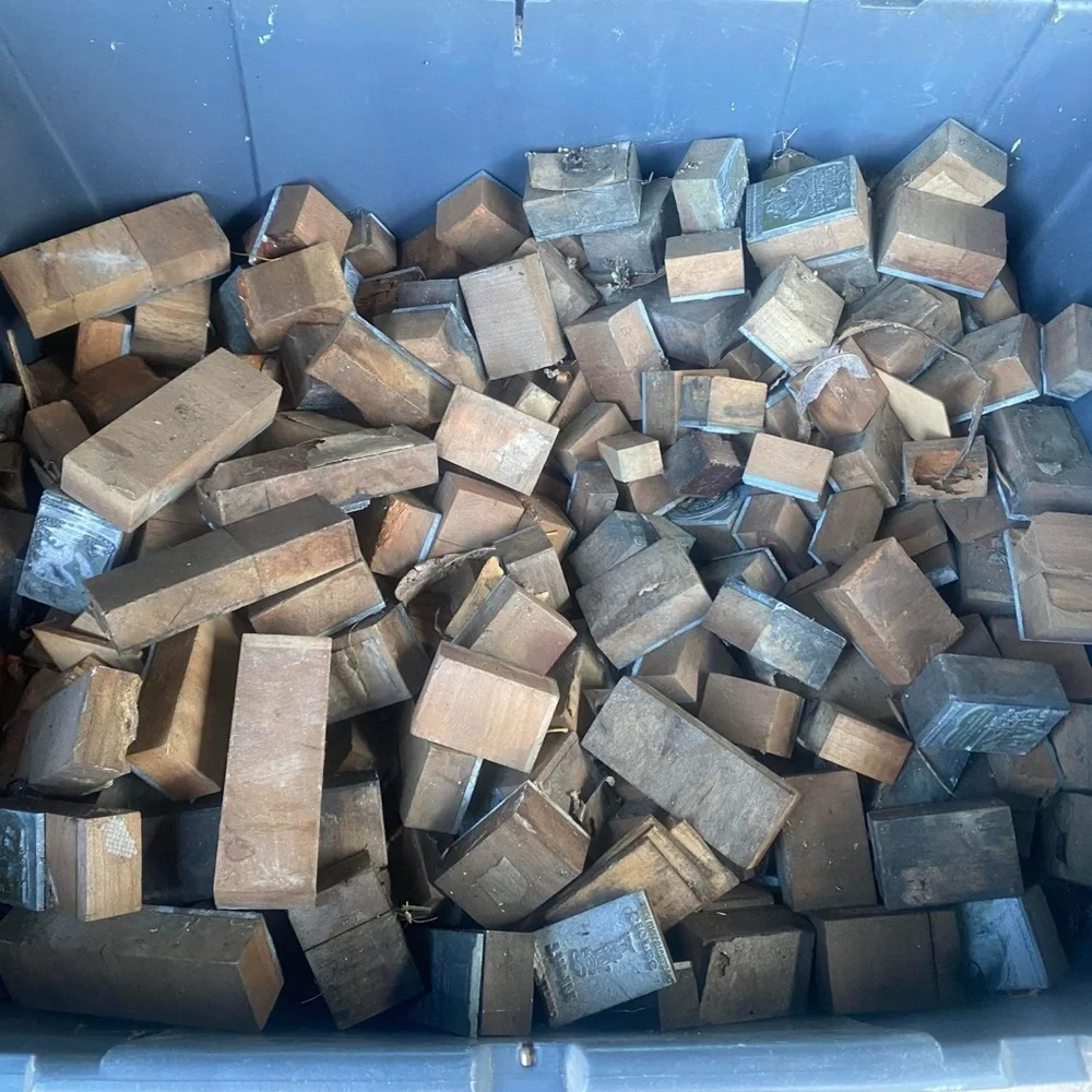 Lot Of 100 Assorted Pieces Vintage Letterpress Printing Wooden Block 1940-1960s - Picture 7 of 7